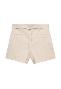 Beżowe lniane szorty z sznurkiem w talii, płaskim przodem, dwoma bocznymi kieszeniami i dopasowanym krojem. Tekstura wydaje się nieco szorstka.