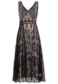 Svart spetsmaxiklänning med V-ringning och blommönster. Har genomskinligt tyg, åtsittande bodice och flytande lagerkjol.