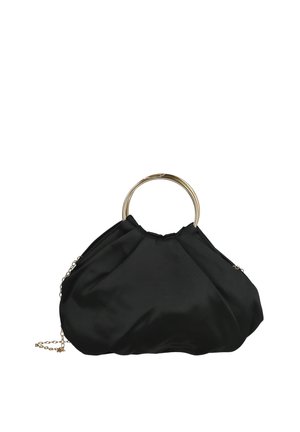 Bolso de mano de satén negro con asas redondas de metal dorado y una delgada correa de cadena dorada, diseño plisado suave, sin logotipos o patrones visibles.