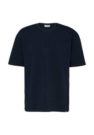 Czarny T-shirt z krótkim rękawem i okrągłym dekoltem, wykonany z teksturowanej tkaniny, z małą metką marki przy dolnym brzegu.