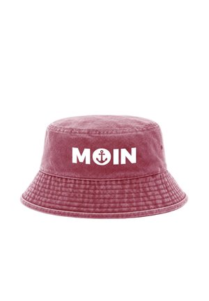 Bordeauxroter Eimerhut mit weißem Text "MOIN" und einem Ankersymbol im Buchstaben O vorne in der Mitte.
