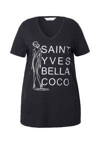 Černé bavlněné tričko s výstřihem do V, s bílým liniovým výkresem postavy a textem "SAINT YVES BELLA COCO" tučně.