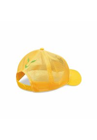 Żółta siatkowa czapka z solidnym daszkiem. Ozdobiona haftem zielonego liścia z boku oraz regulowanym zapięciem na zatrzask z tyłu.