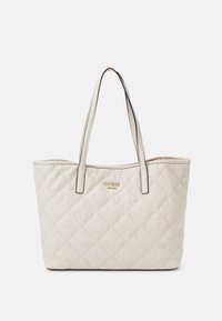 Biała pikowana torba typu tote z kontrastującą czarną lamówką i złotym logo. Posiada dwa uchwyty i przestronne wnętrze.