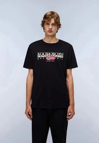 Black cotton T-shirt featuring a graphic print with the word "NAPAPURI," a Norwegian flag, and a retro design. Loose fit, short sleeves.