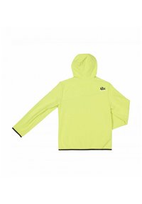 Veste à capuche jaune avec des manches longues, dotée d'une bordure noire aux poignets et d'un logo au dos. Texture lisse et design léger.
