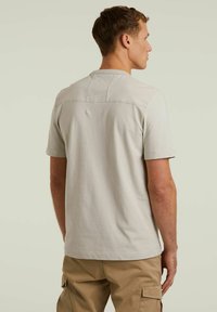 CHASIN' BRETT - T-shirt - bas - light grey