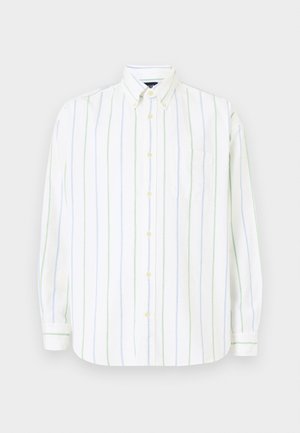 Biała koszula z długim rękawem w pionowe jasne zielone i niebieskie paski, z zapięciem na guziki, kołnierzykiem w kształcie wskazującym oraz jedną kieszenią na piersi.