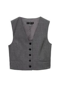 Chaleco gris con rayas verticales, escote en V, seis botones negros en la parte delantera y dos bolsillos laterales. Textura de tela suave.