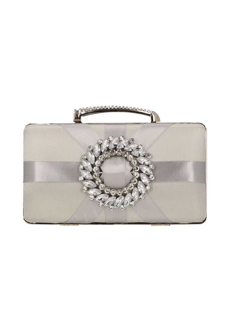 Ezüst színű alkalmi táska szatén felülettel, geometrikus szalagmintával, ékszeres kör alakú díszítéssel, valamint gyöngyös részletekkel ellátott fémfogantyúval.