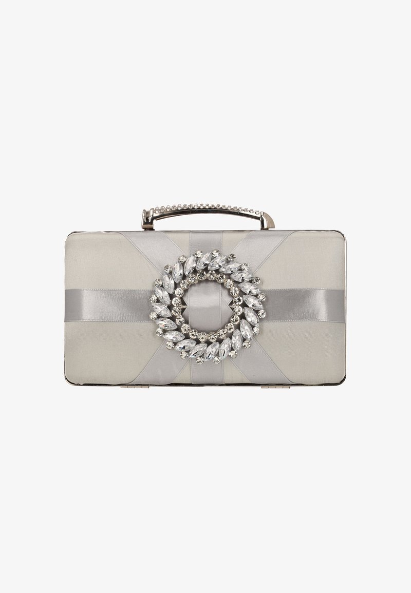 Ezüst színű alkalmi táska szatén felülettel, geometrikus szalagmintával, ékszeres kör alakú díszítéssel, valamint gyöngyös részletekkel ellátott fémfogantyúval.