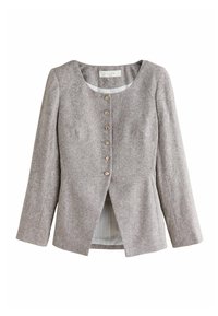 Jachetă din in în nuanță gri deschis, cu model chevron, decolteu rotund, mâneci lungi, nasturi aurii în față și o ușoară despicătură frontală la tiv.
