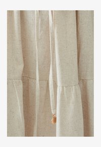 Ausgewählt, natural