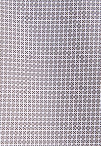 Motif répétitif de petites fleurs marron à quatre pétales à l'intérieur de cercles bleu foncé sur un fond blanc.