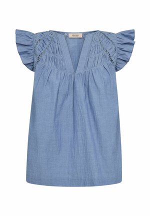 Hele sinine varrukateta pluus sügava V-kaelusega, volditud varrukakestega ja kogutud detailidega, millel on avatud pitsisisestused õlgadel.