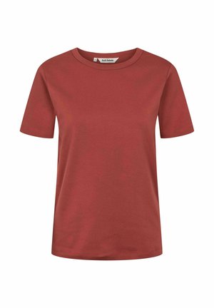 Röd t-shirt med korta ärmar, tillverkad av mjukt bomullstyg. Har en klassisk rund halsringning och en enkel, odekorerad design.