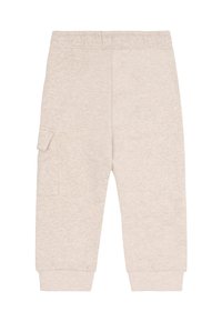 Beige Kinder-Sweatpants mit elastischem Bund, engen Knöcheln und einer Klappentasche am linken Bein, flach präsentiert.