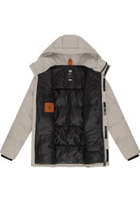 Giacca a vento con un esterno beige chiaro, interno nero e un'etichetta in ecopelle. Presenta un cappuccio, cerniere e polsini elasticizzati.