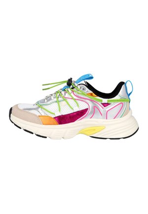 Zapatillas chunky con una parte superior de malla blanca, acentos coloridos en rosa, naranja y verde, superposiciones en gris y negro, y un detalle en la suela amarilla.