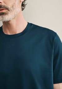 Next REGULAR FIT SIGNATURE SUPIMA  - Basic póló - navy
