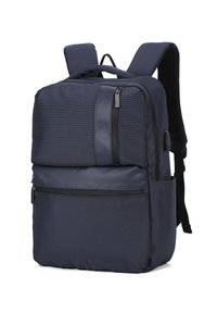Zaino blu navy con spallacci imbottiti, maniglia superiore, due tasche frontali con zip e una tasca laterale, in posizione verticale su sfondo bianco.