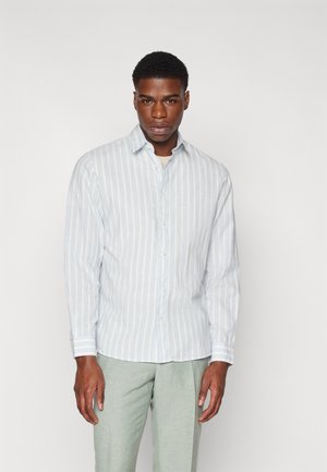 Camisa de manga larga de rayas azul claro y blanca, confeccionada en lino, con un frente abotonado y puños con rayas en contraste.