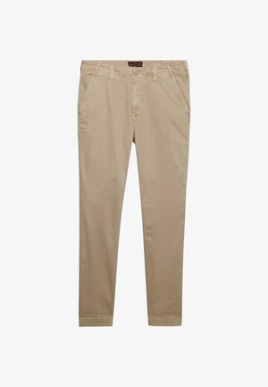 Beige herre-casualbukser med forlommer, bæltestropper, knaplukning og lige ben på hvid baggrund.