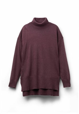 Rollkragenpullover in tiefem Burgunderrot, aus weichem Strickstoff gefertigt, mit geripptem Kragen und Saum, im Oversized-Schnitt und mit angeschnittenen Schultern.