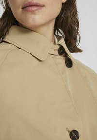 VILA Gabardina - cornstalk
