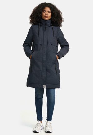 Marineblauwe parka met een ritssluiting aan de voorkant, een capuchon en zakken. Voorzien van aantrekkoorden, lange mouwen en een verstelbare zoom. Materiaal lijkt gestructureerd.