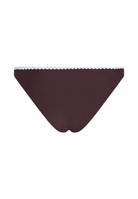 Tmavohnedé bikiny nohavičky s bielym vlnkovaným okrajom pozdĺž pásu, zobrazené na bielom pozadí.