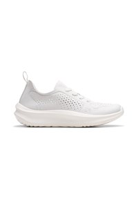Zapatilla deportiva blanca con un upper texturizado, diseño perforado para transpirabilidad, suela acolchada y tira trasera para facilitar su uso.