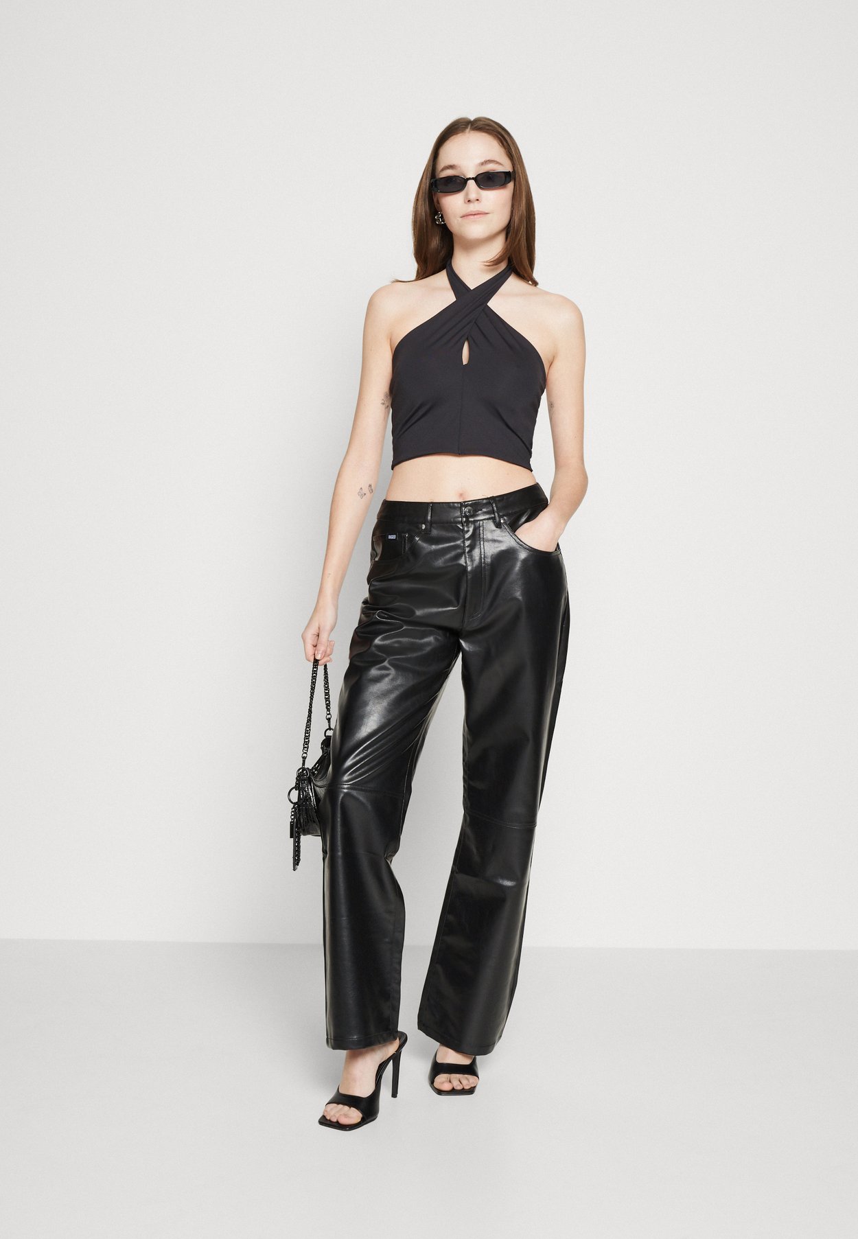 ONLEA HALTERNECK