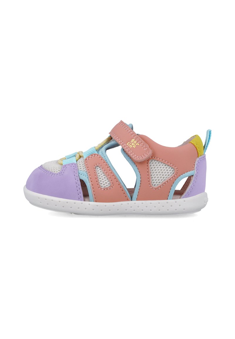 Sandalia infantil con un diseño en rosa y lavanda, paneles de malla, correa ajustable, suela de goma y acentos coloridos.