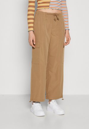 ONLY ONLCELIA PARACHUTE - Παντελόνι cargo - martini olive