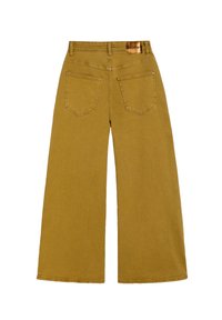 Pantalones de pierna ancha en color mostaza, hechos de mezclilla de algodón. Presenta dos bolsillos traseros y un parche de cuero con marca en la cintura.