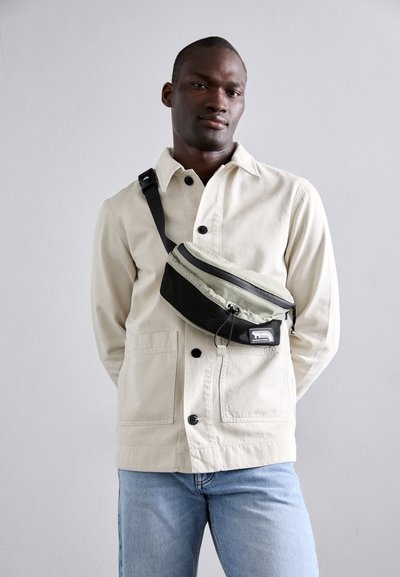 Maison Kitsuné FLASH FOX BUMBAG - Diržinis krepšelis - court green