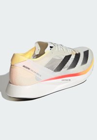 adidas Performance ADIZERO TAKUMI SEN 10 - Tenisice za cestovno trčanje - ivory   core black   off white