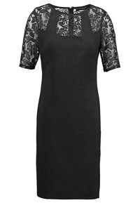 Svart klänning med korta spetsärmar och en solid kropp. Har en rund halsringning och en nyckelhålsback med en knappstängning. Slen yta.