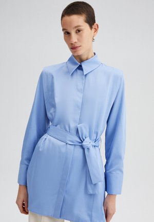 BELTED POPLIN - Skjorta - blue