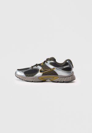 V5 UNISEX - Tenisice - olive flak/black/sequoia/smoke grey
