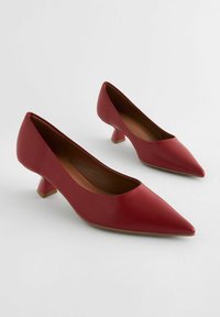 Next WIDE FIT FOREVER COMFORT KITTEN HEEL COURT - Pantofi clasici cu toc - red