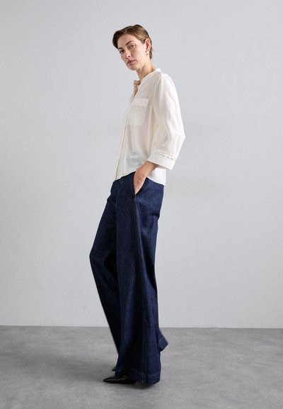 FRAME DARTED WIDE LEG - Džinsi ar platām starām - rinse