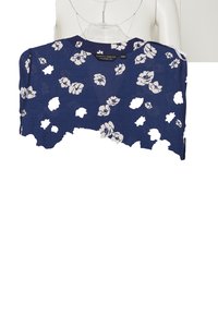 Námořnická modrá zkrácená halenka s bílými květinovými vzory, texturovanou tkaninou a vlnkovým lemem. Štítek viditelný na výstřihu.