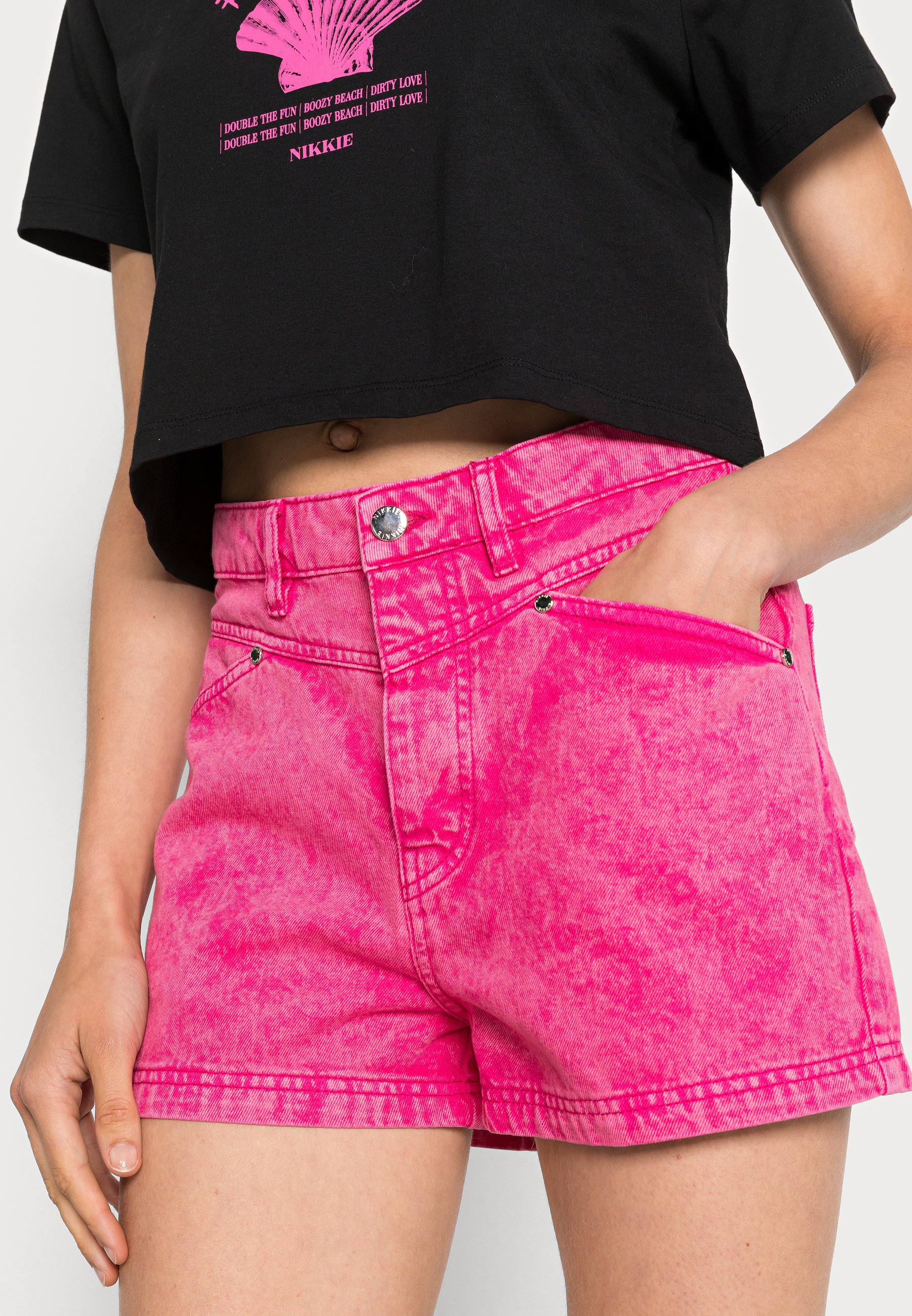 NIKKIE BOHO - Shorts - hot pink/donkerroze - Zalando.be