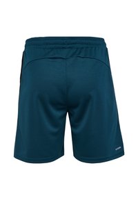 Teal sportshorts met een gladde textuur en een elastische tailleband. Heeft zwarte zijpanelen en een klein wit logo op de onderste zoom.