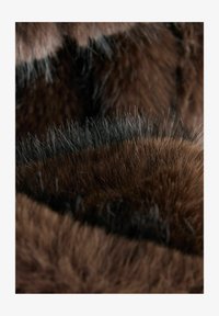 Sélectionné, chocolate brown