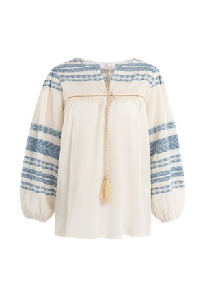 Fehér blúz, díszes kék mintákkal az ujjakon, kerek nyakkivágással és zsinórral, bojt részlettel. Könnyű anyagból készült.