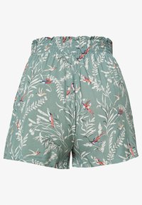 Shorts verts avec une ceinture élastique, ornés d'un motif floral et d'oiseaux en rouge et bleu. Fabriqués en tissu léger avec une texture lisse.