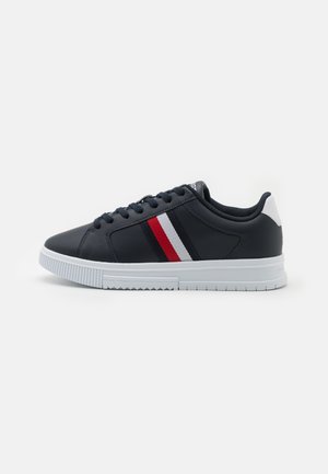 Tommy Hilfiger, SUPERCUP STRIPES - Zapatillas - desert sky